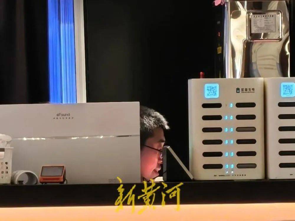 “张兰封号”风波后的麻六记:线下门店直播意外爆火<strong></p>
<p>好用的换ip软件</strong>,济南店直播间当日点赞超1665万