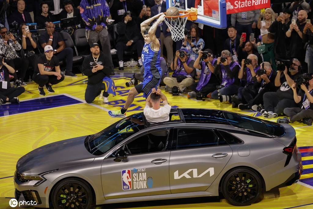 三连冠<strong></p>
<p>货币时间价值案例</strong>!全明星扣篮赛:麦克朗满分夺冠 飞跃汽车一扣封神