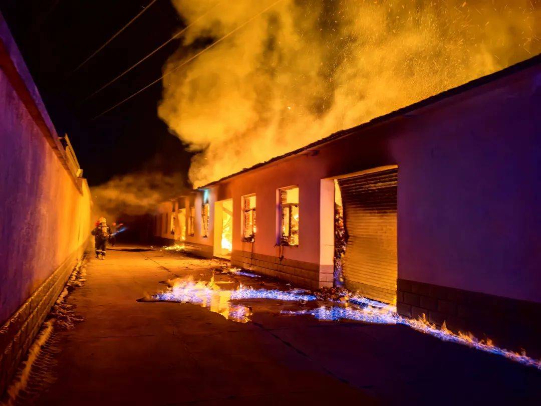 约4000箱白酒火中炸裂<strong></p>
<p>换ip地址app软件下载</strong>,主人痛失60多万!