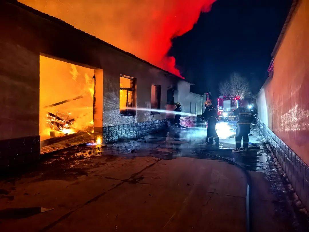 约4000箱白酒火中炸裂<strong></p>
<p>换ip地址app软件下载</strong>,主人痛失60多万!