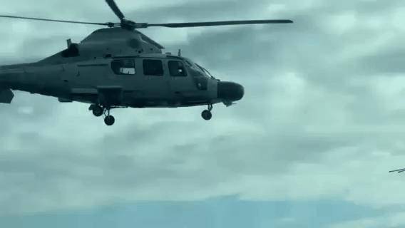 极限三米!黄岩岛中菲空中对峙!武直9强势碾压<strong></p>
<p>国际原油最新价格价格</strong>,菲记者吓得尖叫