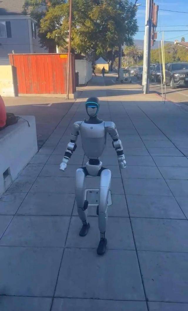 售价10万~65万<strong></p>
<p>原油下跌原因</strong>,销售一空!谁在抢购人形机器人