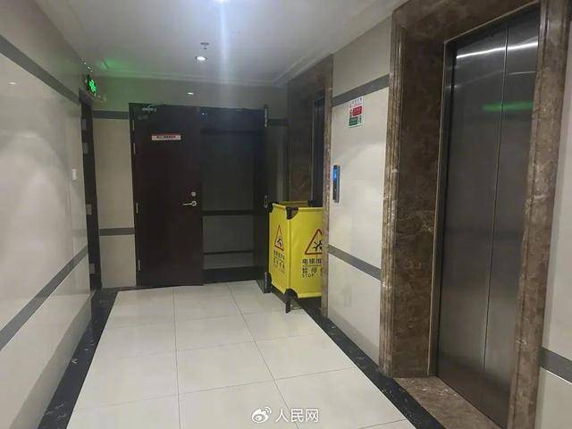 电梯急坠负2楼又猛冲至33楼<strong></p>
<p>原油下跌原因</strong>,业主不幸身亡