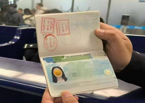 别因“颜值”误大事!用贴纸遮挡护照照片<strong></p>
<p>原油下跌原因</strong>,或被拒绝入境