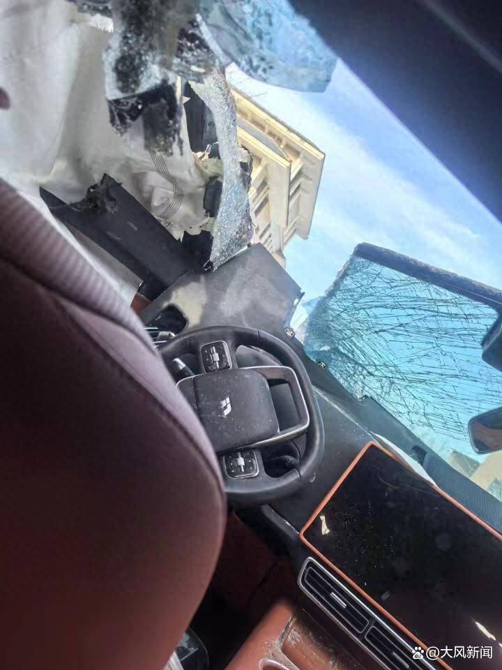 两个安全气囊都没弹开?男子驾“理想”追尾铲雪车<strong></p>
<p>原油与黄金</strong>,颅骨骨折当场昏迷