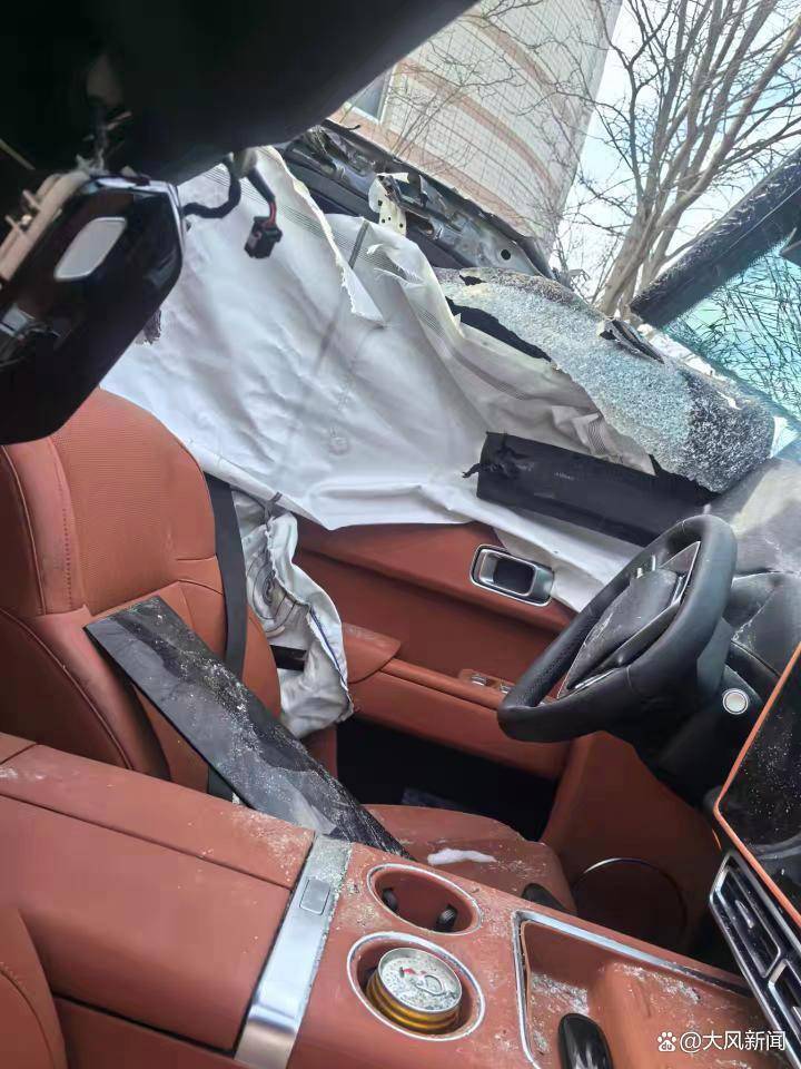 两个安全气囊都没弹开?男子驾“理想”追尾铲雪车<strong></p>
<p>原油与黄金</strong>,颅骨骨折当场昏迷