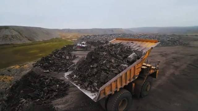 抛出一颗“震撼弹”<strong></p>
<p>原油与黄金</strong>,泽连斯基愿意辞职,但有1个前提条件