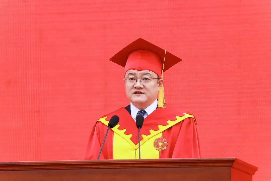 浙大校长杜江峰<strong></p>
<p>原油与黄金</strong>,进京履新