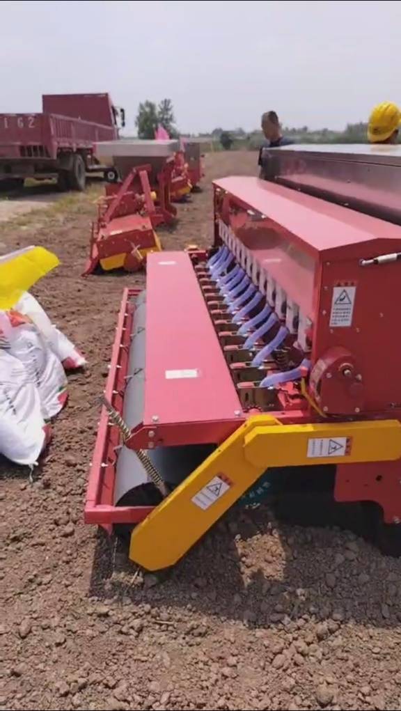 郑州大学学子走进武汉安德瑞公司<strong></p>
<p>原油与黄金</strong>,探索农机创新与应用