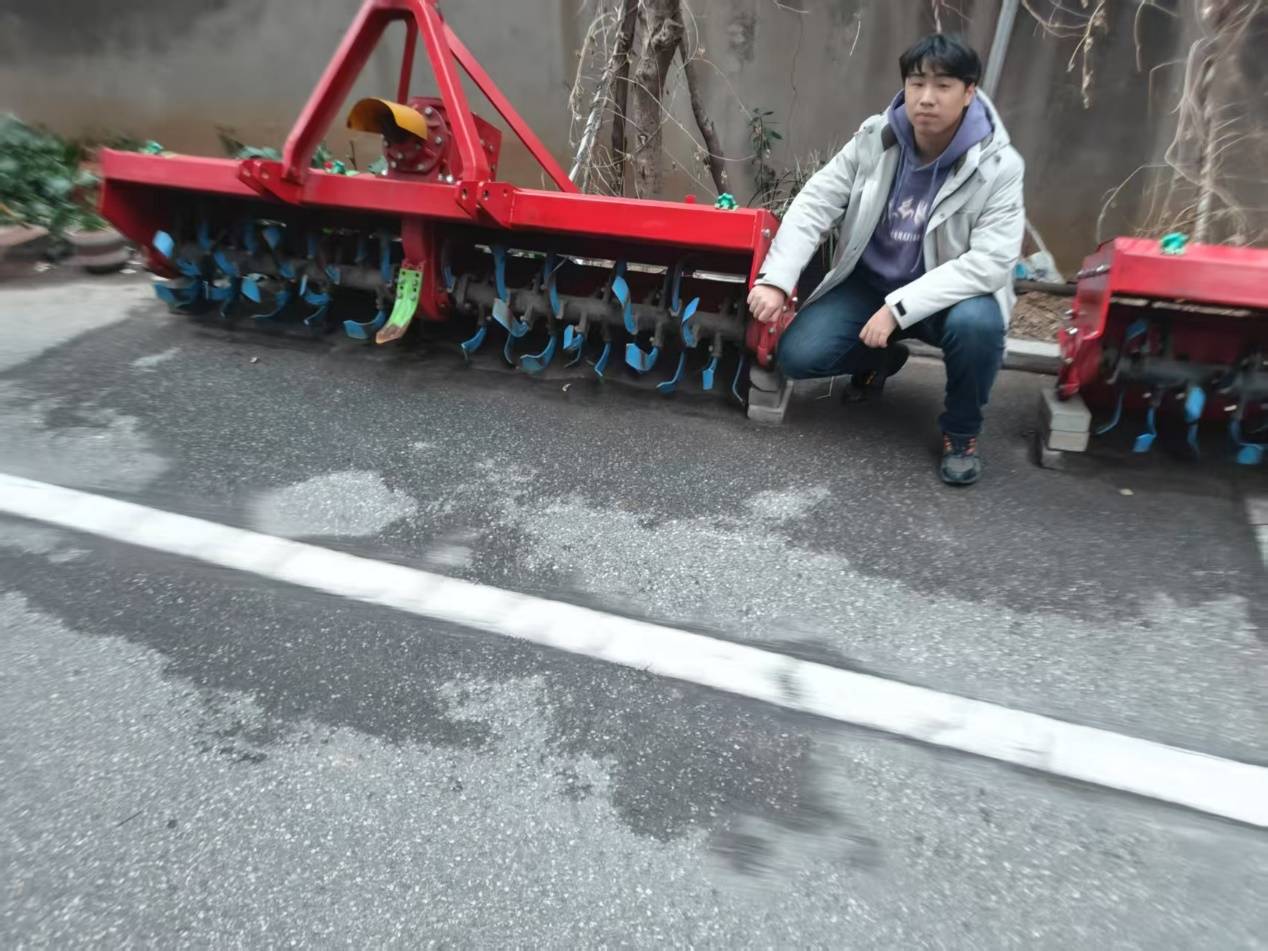 郑州大学学子走进武汉安德瑞公司<strong></p>
<p>原油与黄金</strong>,探索农机创新与应用