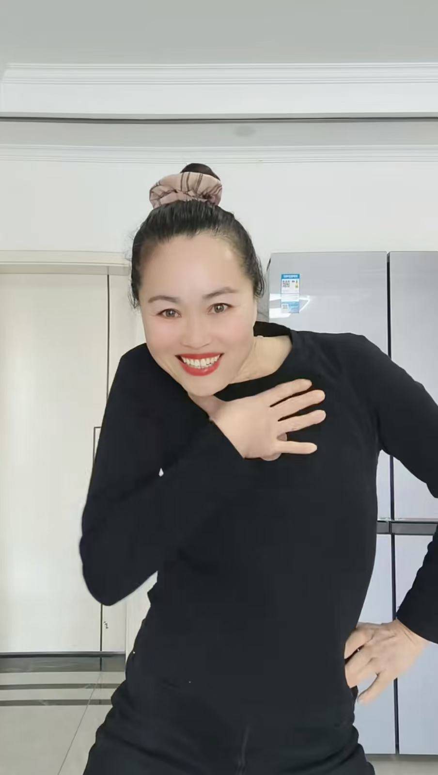 河南52岁阿姨跳“断头舞”走红:一开始是好奇<strong></p>
<p>美国原油wti</strong>,要技巧才有感觉,真不是特效!