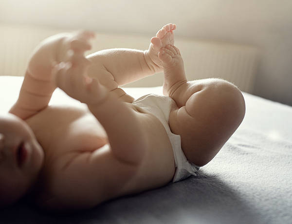 夫妻收养弃婴3年办不了领养证，不能任由孩子成“黑户”