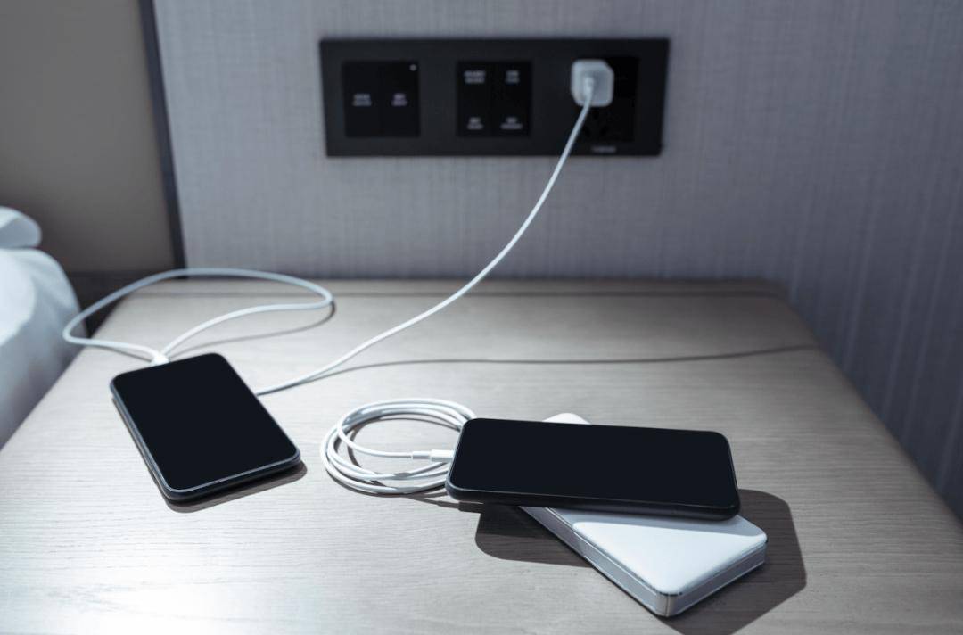 建议睡觉时把手机放1.5米以外?不是因为辐射<strong></p>
<p>wti美国原油</strong>,而是→