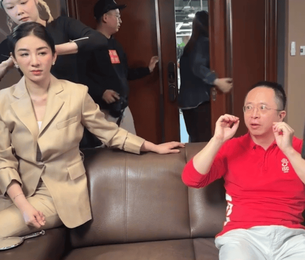 周鸿祎回应参演的短剧辣眼睛:黄奕诱惑<strong></p>
<p>美国wti原油</strong>我的剧情是DeepSeek设计的