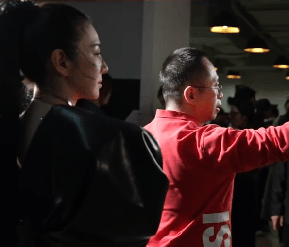 周鸿祎回应参演的短剧辣眼睛:黄奕诱惑<strong></p>
<p>美国wti原油</strong>我的剧情是DeepSeek设计的