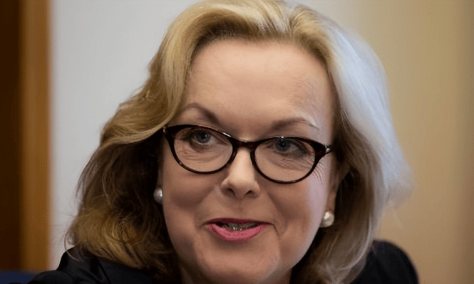 中国战舰还在家门口<strong></p>
<p>美国wti原油</strong>,新西兰防长彻底坐不住了:火力太强大