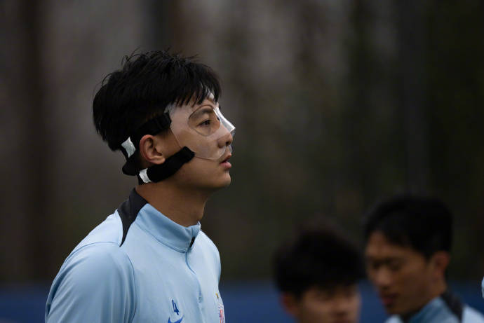 国足怎么办<strong></p>
<p>期货原油价格</strong>?申花官方确认蒋圣龙骨折 两轮连伤两大中卫