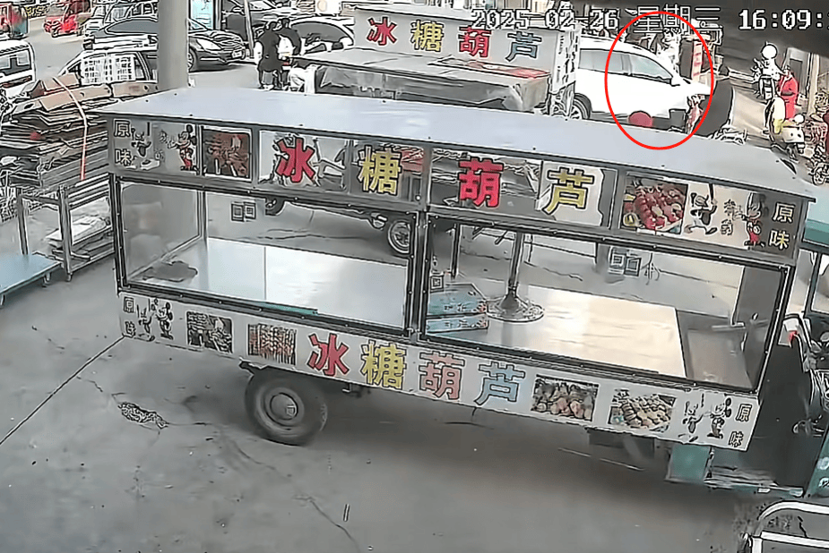 山东一单亲妈妈直播间阻止网友辱骂“唐宝”少年遭上门殴打<strong></p>
<p>原油期货一手</strong>，警方：已受理案件，正调查