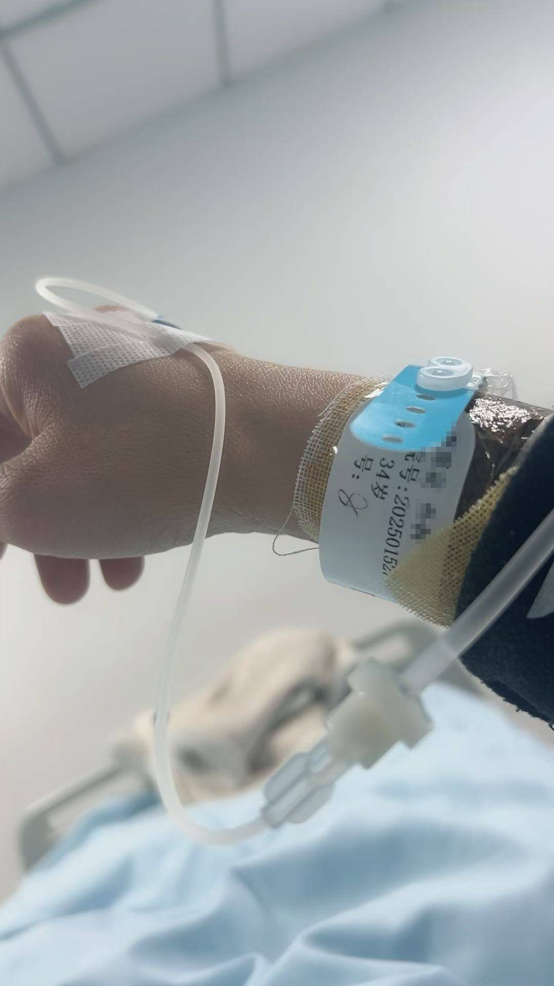 山东一单亲妈妈直播间阻止网友辱骂“唐宝”少年遭上门殴打<strong></p>
<p>原油期货一手</strong>，警方：已受理案件，正调查