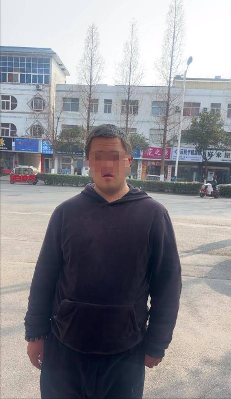 山东一单亲妈妈直播间阻止网友辱骂“唐宝”少年遭上门殴打<strong></p>
<p>原油期货一手</strong>，警方：已受理案件，正调查