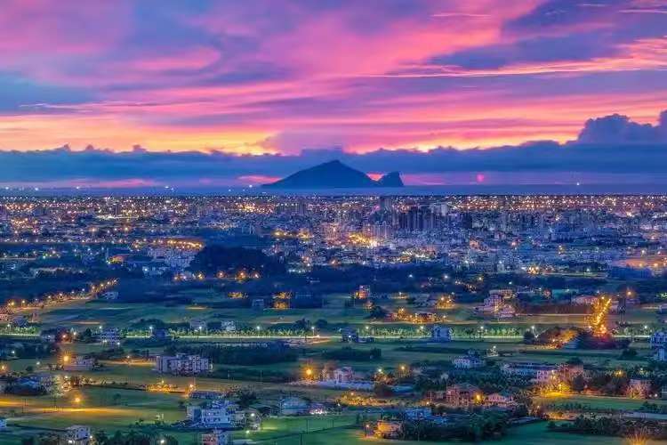 不敢拦截?美大批武器运到台湾<strong></p>
<p>原油期货一手</strong>,美少将已入岛,中方按兵不动?