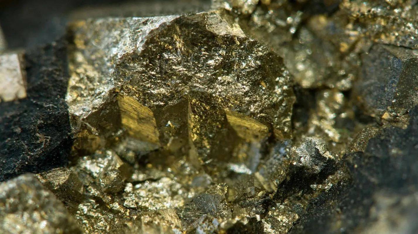 “卖谁都不许卖给中国！”蒙古国把最大铜矿卖给澳洲<strong></p>
<p>原油实时价格</strong>，并提出一无理要求