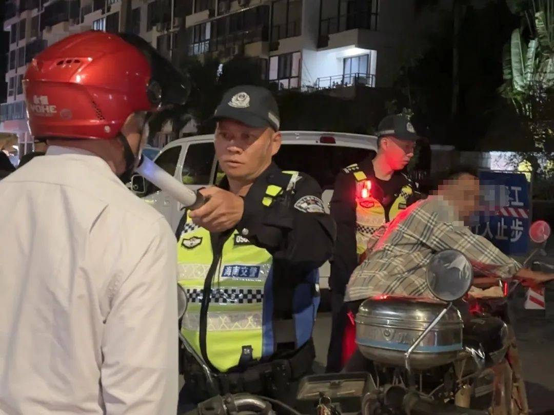 同桌的两人<strong></p>
<p>现原油</strong>，双双被查