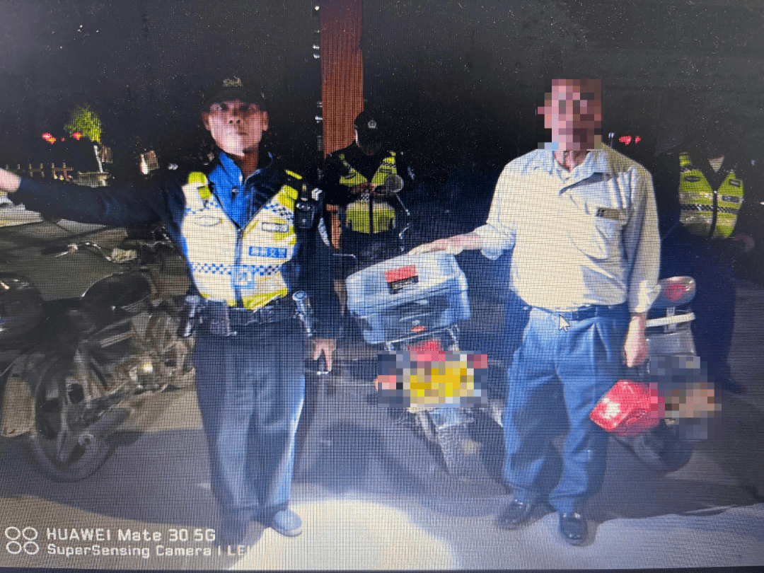 同桌的两人<strong></p>
<p>现原油</strong>，双双被查