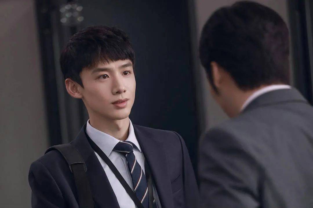 “实习生也月入过万”<strong></p>
<p>现原油</strong>,今年第一热门行业开高薪都招不到人