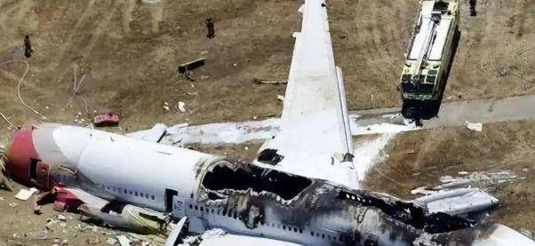 飞行员故意关闭发动机<strong></p>
<p>现原油</strong>,客机坠向大西洋,217名乘客无一生还?