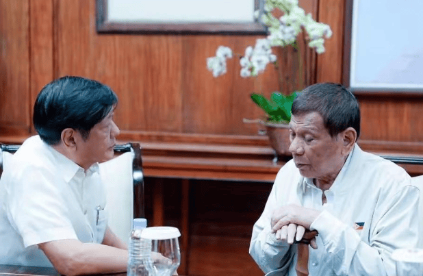 杜特尔特走了步险棋<strong></p>
<p>原油一桶多少升</strong>,刚回国就被捕,这一回,必须和马科斯斗到底