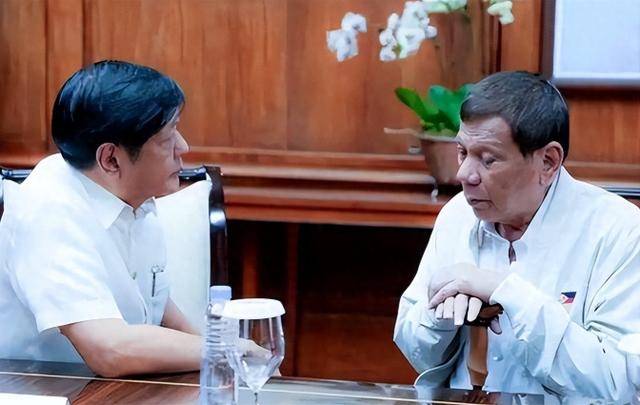 杜特尔特落地成囚<strong></p>
<p>一桶原油多少升</strong>,17万菲军已做选择,中方发声罕见没提“内政”