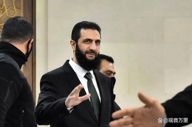 起义军首战告捷<strong></p>
<p>一桶原油多少升</strong>,沙拉政权气数将尽?伊朗沉默,美以俄土出手了