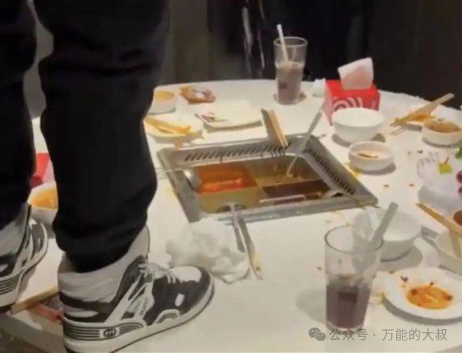 “魔童尿海”大反转<strong></p>
<p>一桶原油多少升</strong>!海底捞被抵制错在太“滥情”