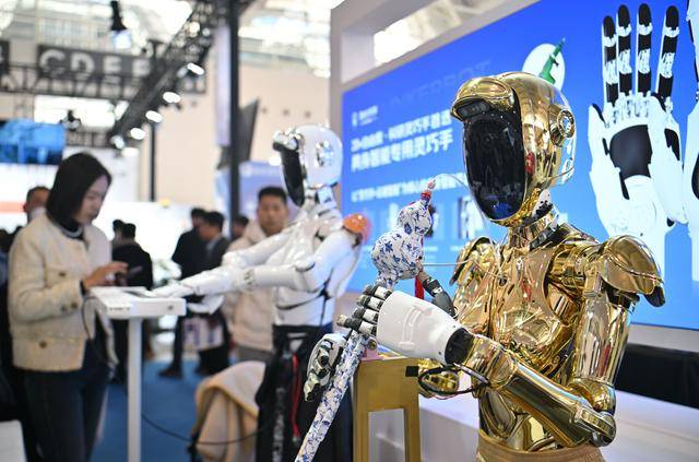 新华社记者带你听两会|听<strong></p>
<p>一桶原油多少升</strong>,“新”的活力