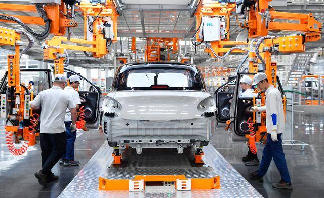 新华社记者带你听两会|听<strong></p>
<p>一桶原油多少升</strong>,“新”的活力