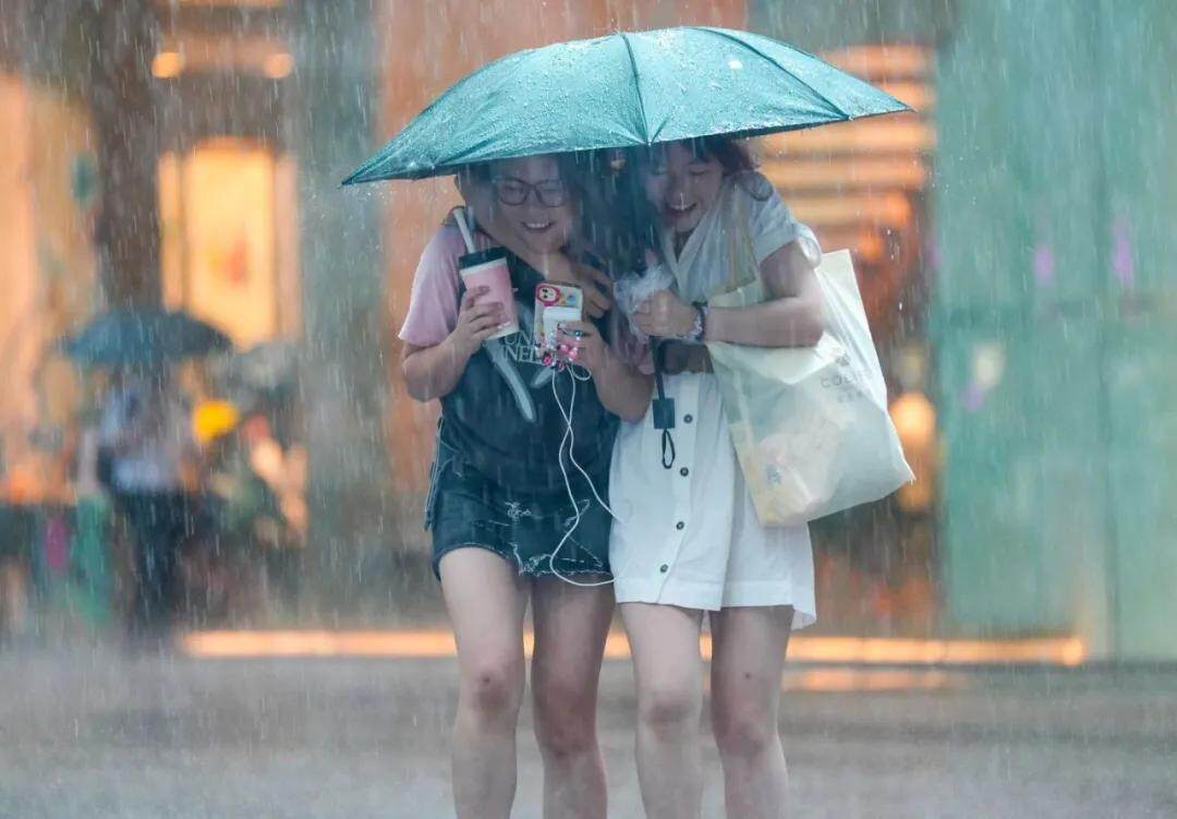 冰雹+强雷雨<strong></p>
<p>一桶原油多少升</strong>！广州两区刚刚发布预警！上班要注意→