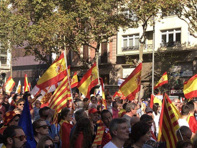 “要独立<strong></p>
<p>一桶原油多少升</strong>,不要统一!”40万人冲上街头,上演前所未有一幕