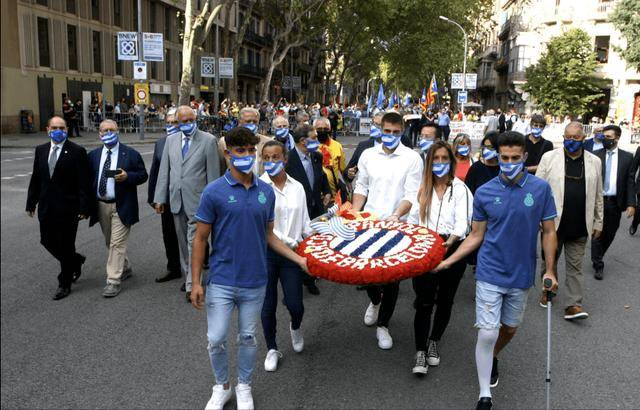 “要独立<strong></p>
<p>一桶原油多少升</strong>,不要统一!”40万人冲上街头,上演前所未有一幕