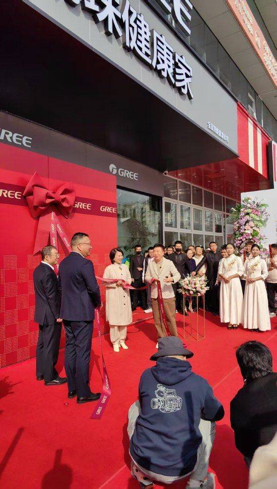 出席北京首店开业<strong></p>
<p>一桶原油多少升</strong>,董明珠:希望在全国开1万家“董明珠健康家门店”!格力电器今年目标是建成3000家