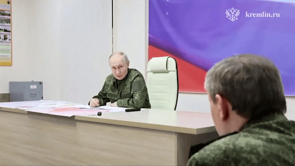 普京“罕见”军装视察前线下令夺回库尔斯克<strong></p>
<p>一桶原油多少升</strong>，专家：向停火谈判展示实力施加压力