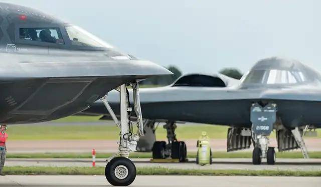 空军副司令:轰-20很快了!网友:歼-36都来了<strong></p>
<p>补原油</strong>,轰-20还要多久?