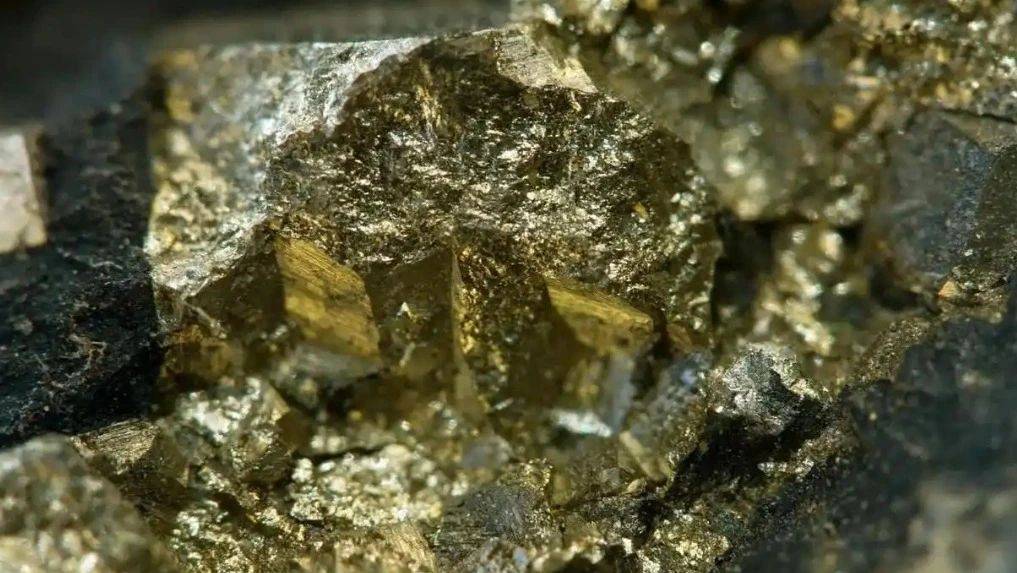 “卖谁都不会卖给中国!”蒙古国将最大铜矿卖给澳洲<strong></p>
<p>补原油</strong>,还提一无理要求