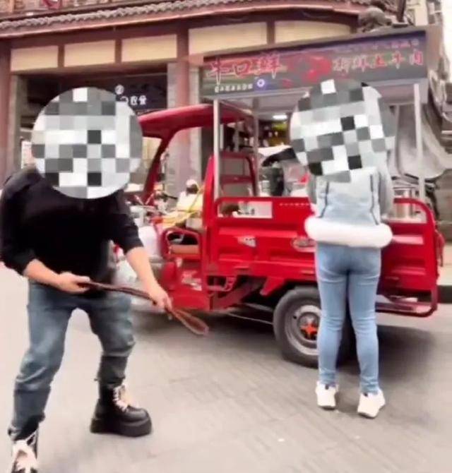 四川巴中三名网红街头拍摄低俗视频<strong></p>
<p>补原油</strong>,被行政处罚