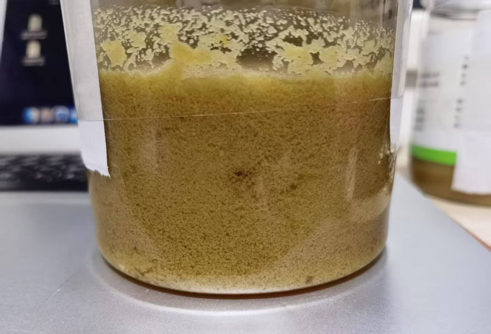 卧底华莱士两家门店：过期食材换签续命<strong></p>
<p>控原油</strong>，炸油酸价超标易引腹泻