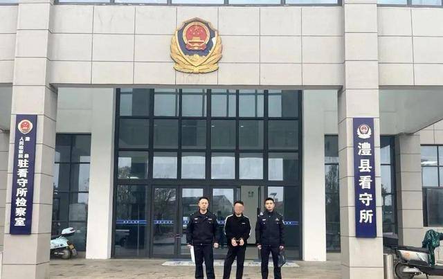 湖南澧县警方通报:仓库内卖淫嫖娼<strong></p>
<p>控原油</strong>,6名男女当场被抓