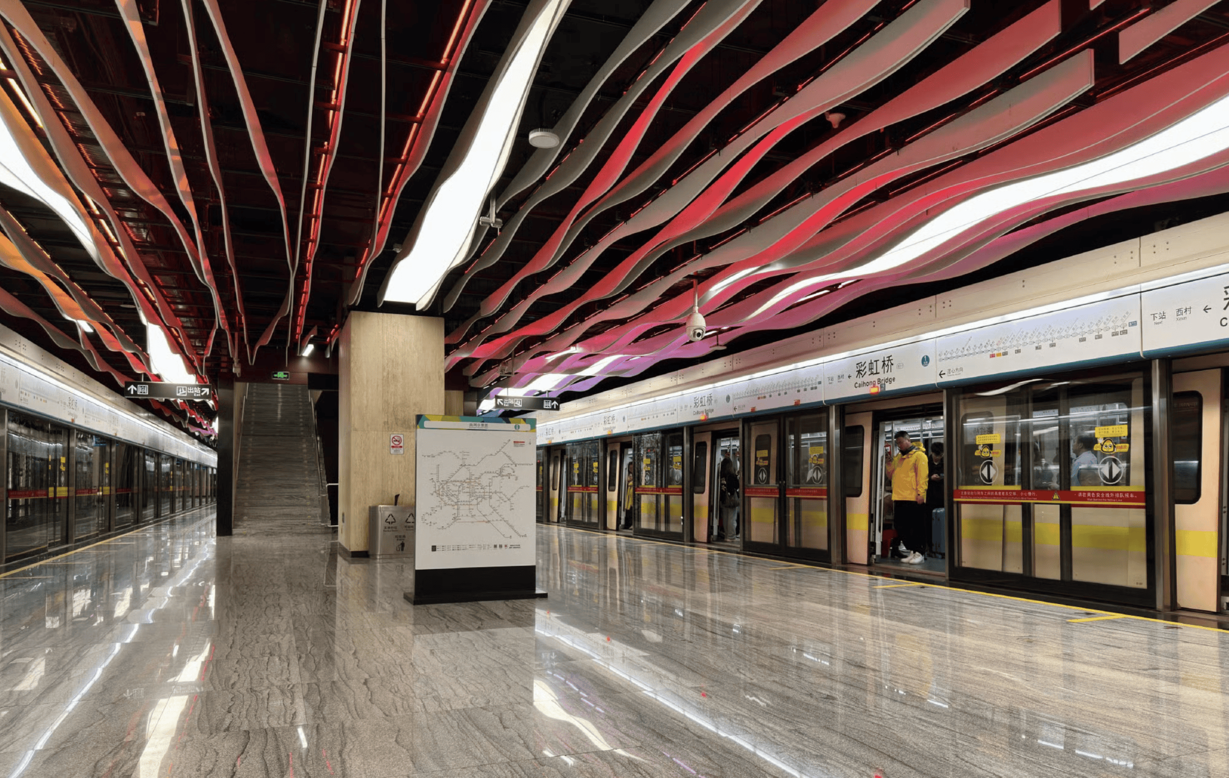 被外交部发言人“种草”<strong></p>
<p>美原油暴跌</strong>!广州的地铁站到底有多美