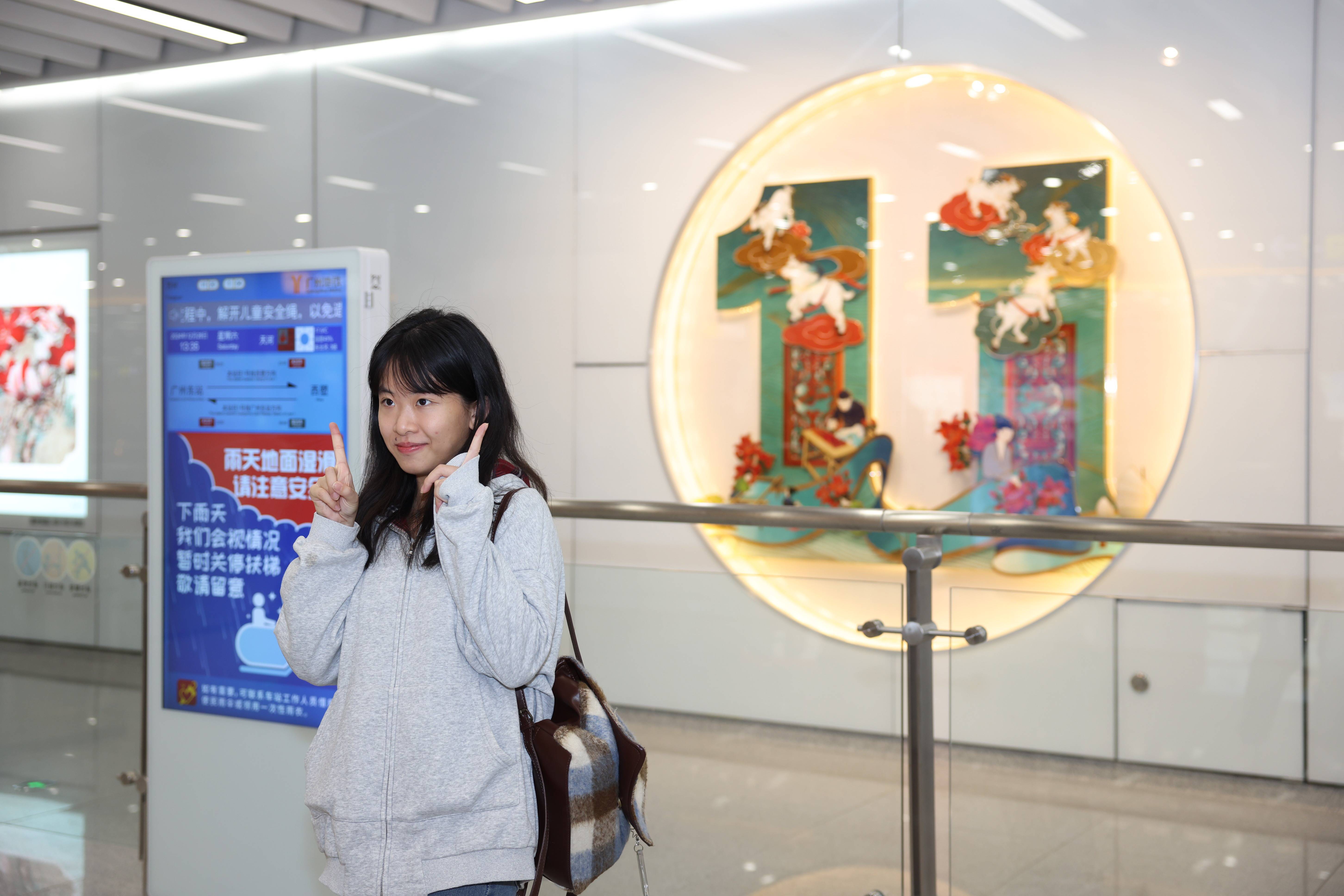 被外交部发言人“种草”<strong></p>
<p>美原油暴跌</strong>!广州的地铁站到底有多美