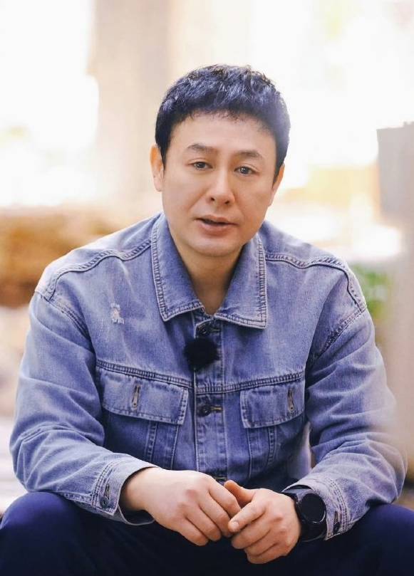 剧组负责人为张颂文发声 称事后有人统一收取粉丝信笺