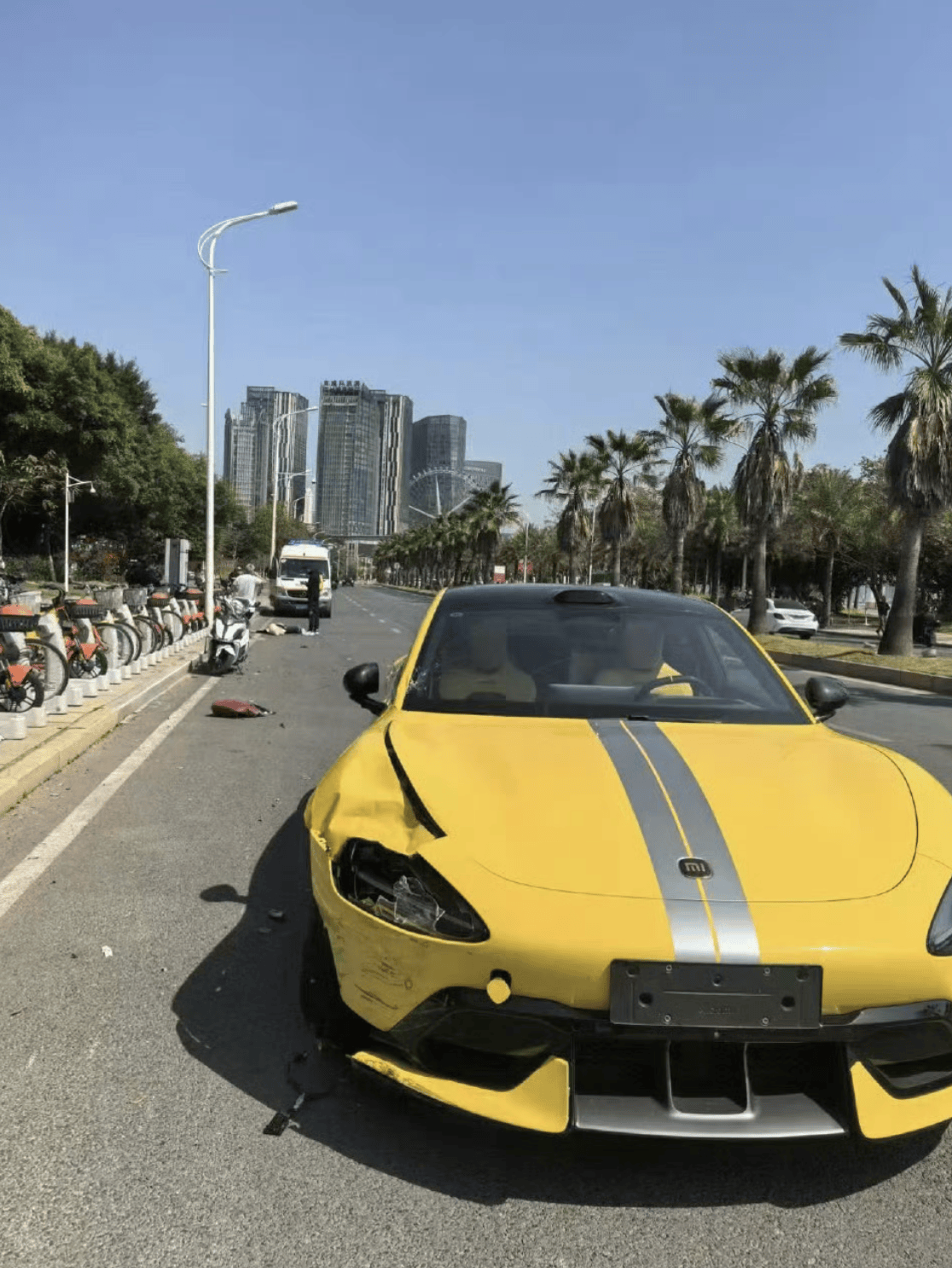 小米SU7 Ultra狂飙140km/h撞飞电动车引热议<strong></p>
<p>原油石油</strong>,如何避免类似悲剧重演?|热财经